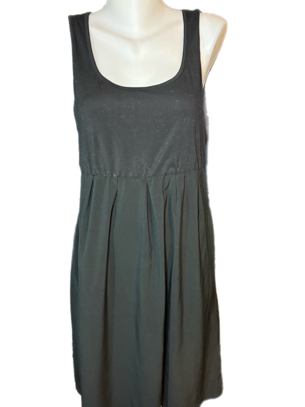 Columbia Black Sleeveless Scoop-Neck Pleated Dress